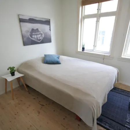 Super Cozy 3-bedroom In Picturesque Neigborhood Leilighet